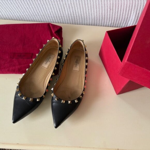 Valentino Garavani Black Studded Flats - Picture 9 of 9